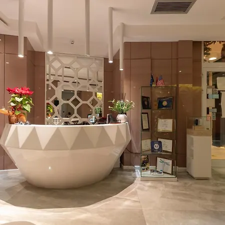 Demi 4* Sarandë