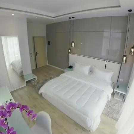 Demi 4* Sarandë