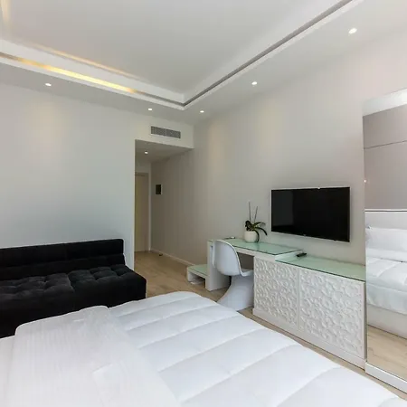 Demi 4* Sarandë