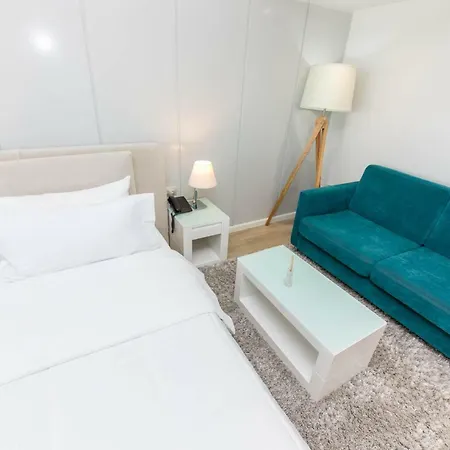 Demi 4* Sarandë