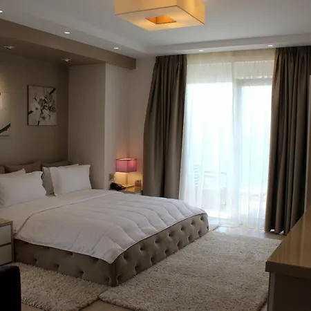 Demi 4* Sarandë