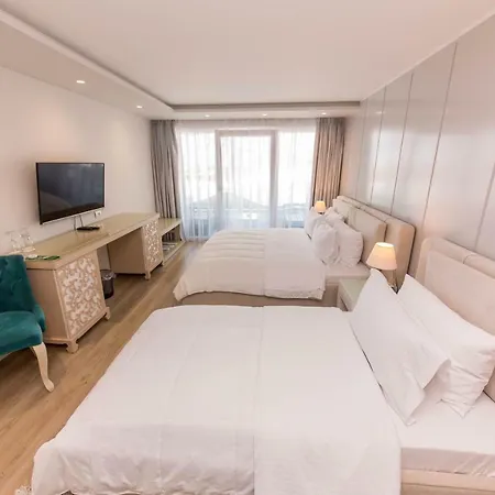 Demi Hotel